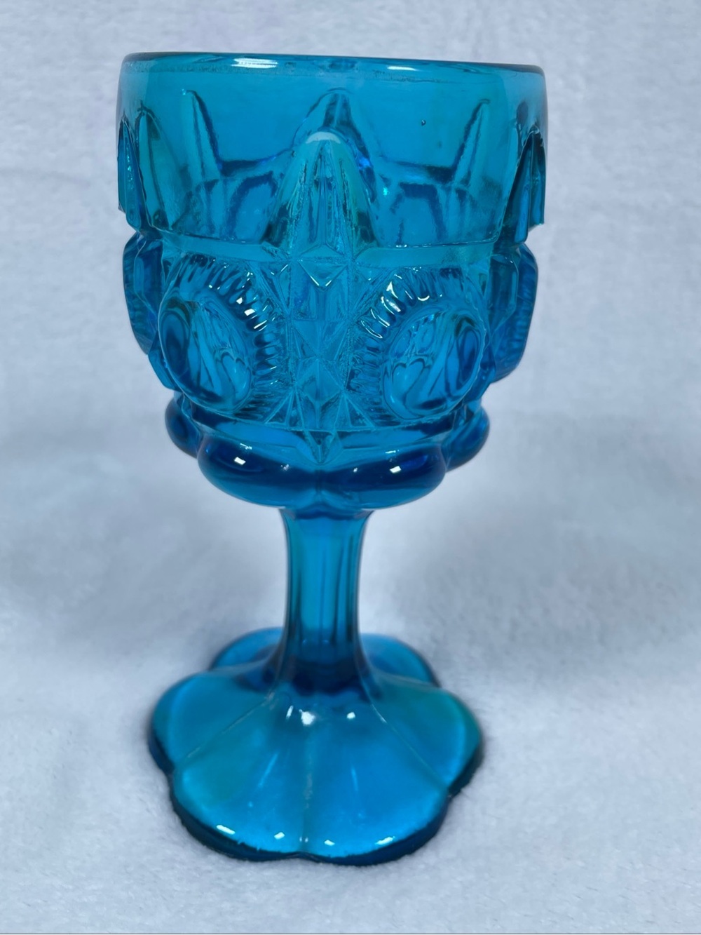 Kanawha BULLSEYE AND DAISY Blue Glass Goblet 6.25" H x 3" W - Excellent